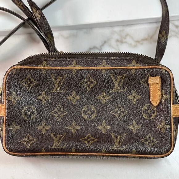 LOUIS VUITTON MARLEY BANDOULIERE - Picture 1 of 5